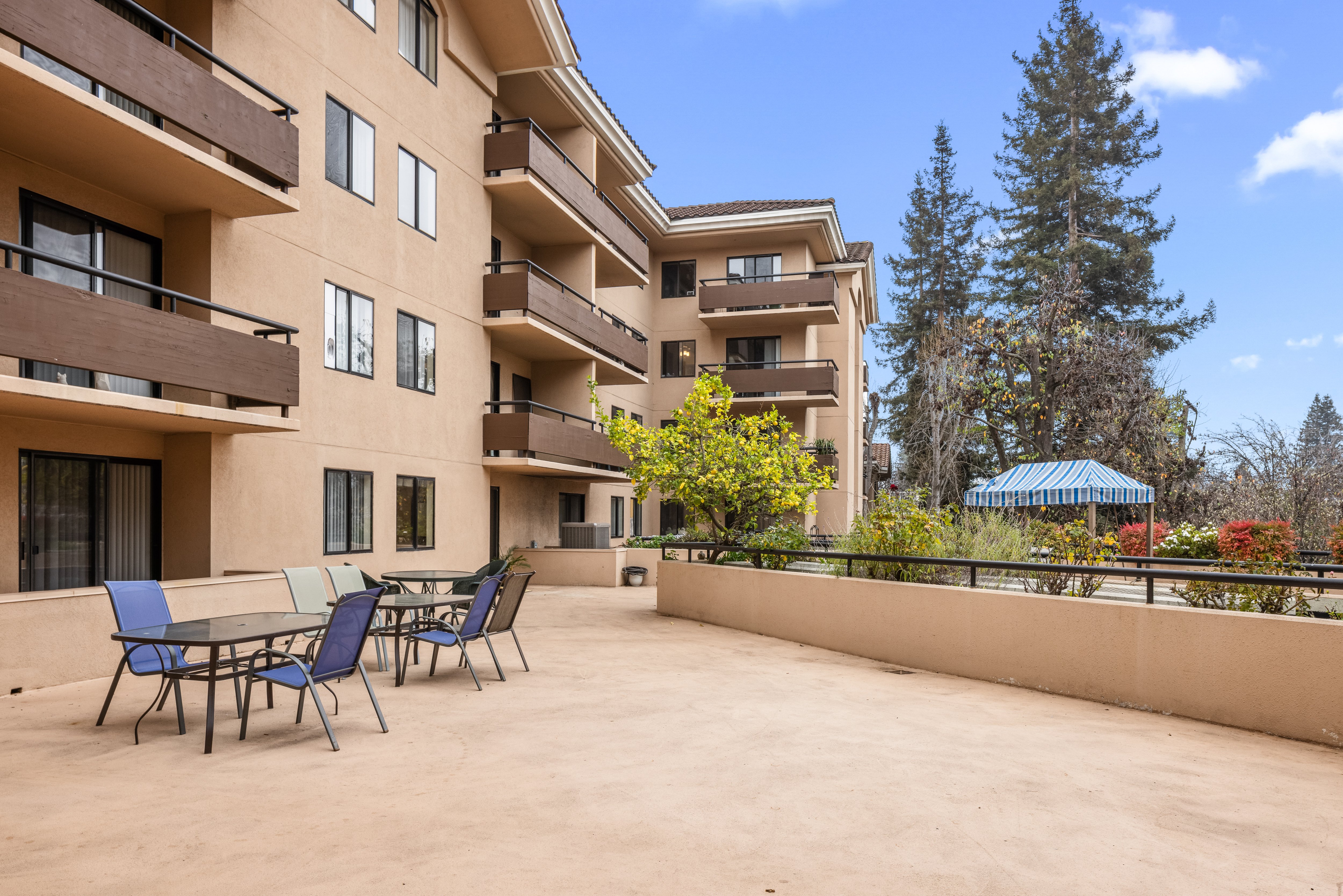 Marbella_Redwood_City_Exterior_Common_Area_41